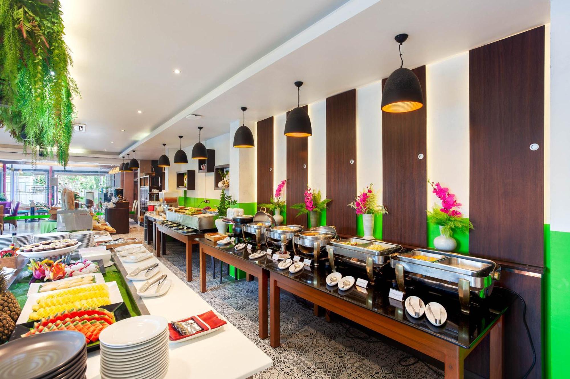 Thanthip Beach Resort Patong Dış mekan fotoğraf