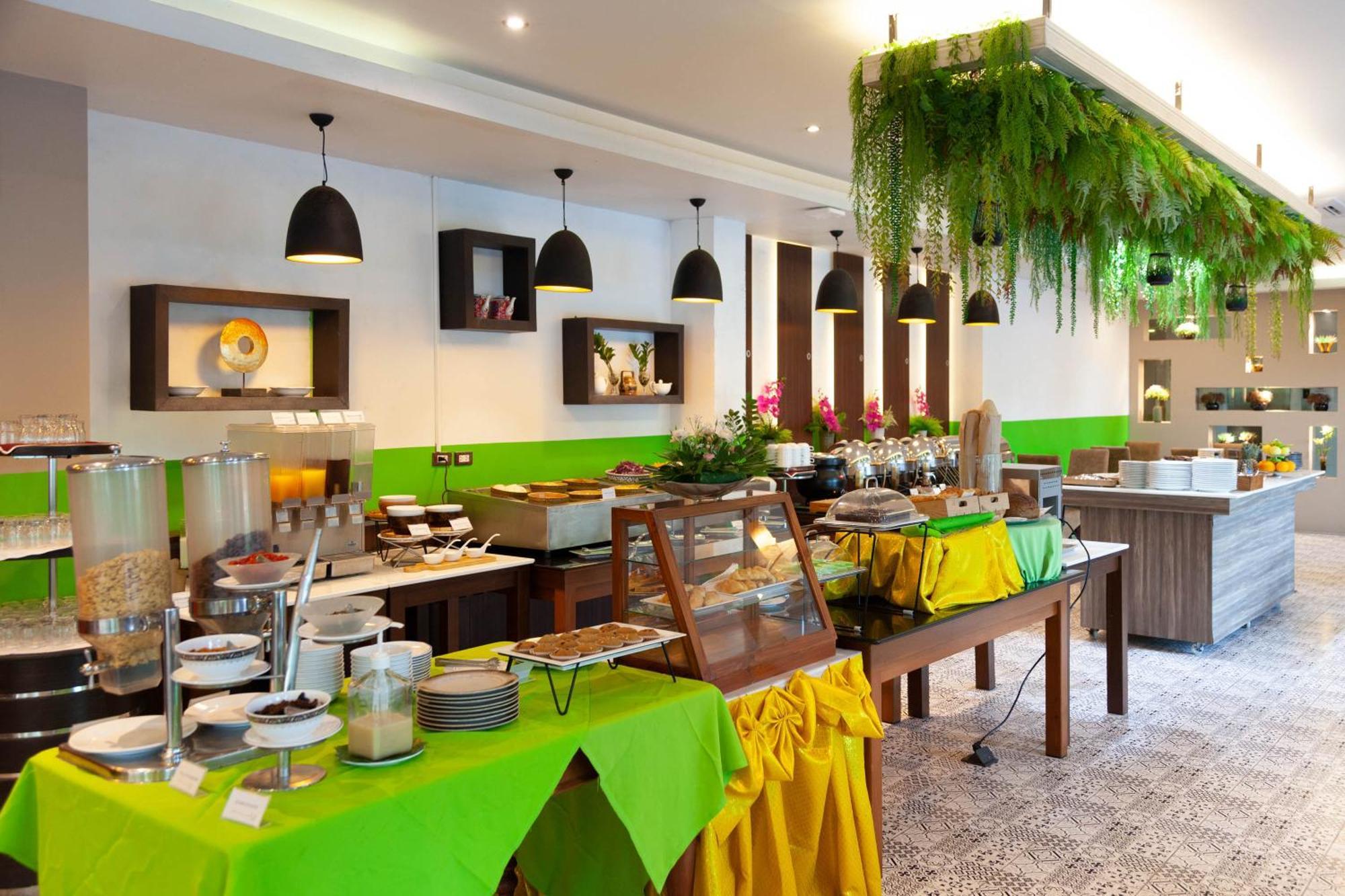 Thanthip Beach Resort Patong Dış mekan fotoğraf