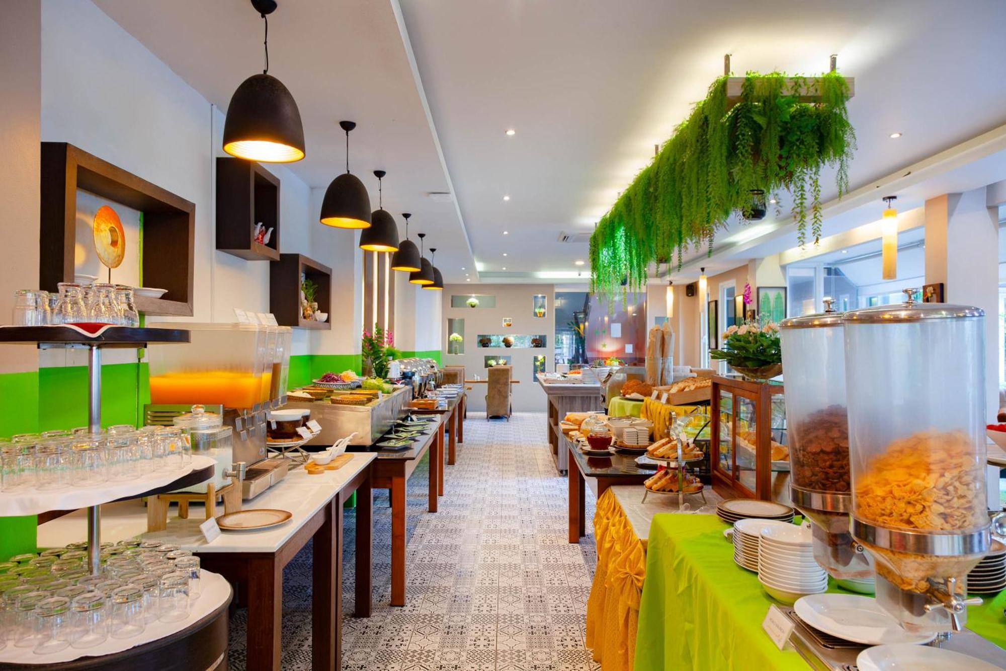 Thanthip Beach Resort Patong Dış mekan fotoğraf