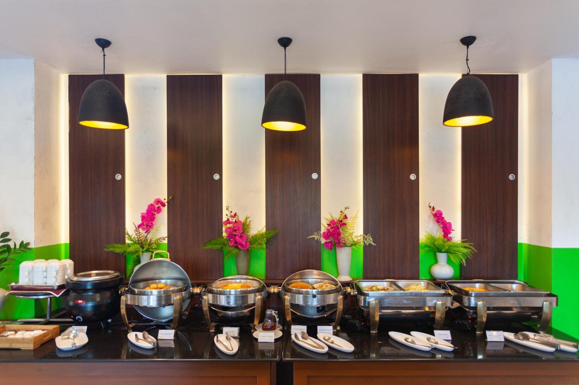 Thanthip Beach Resort Patong Dış mekan fotoğraf