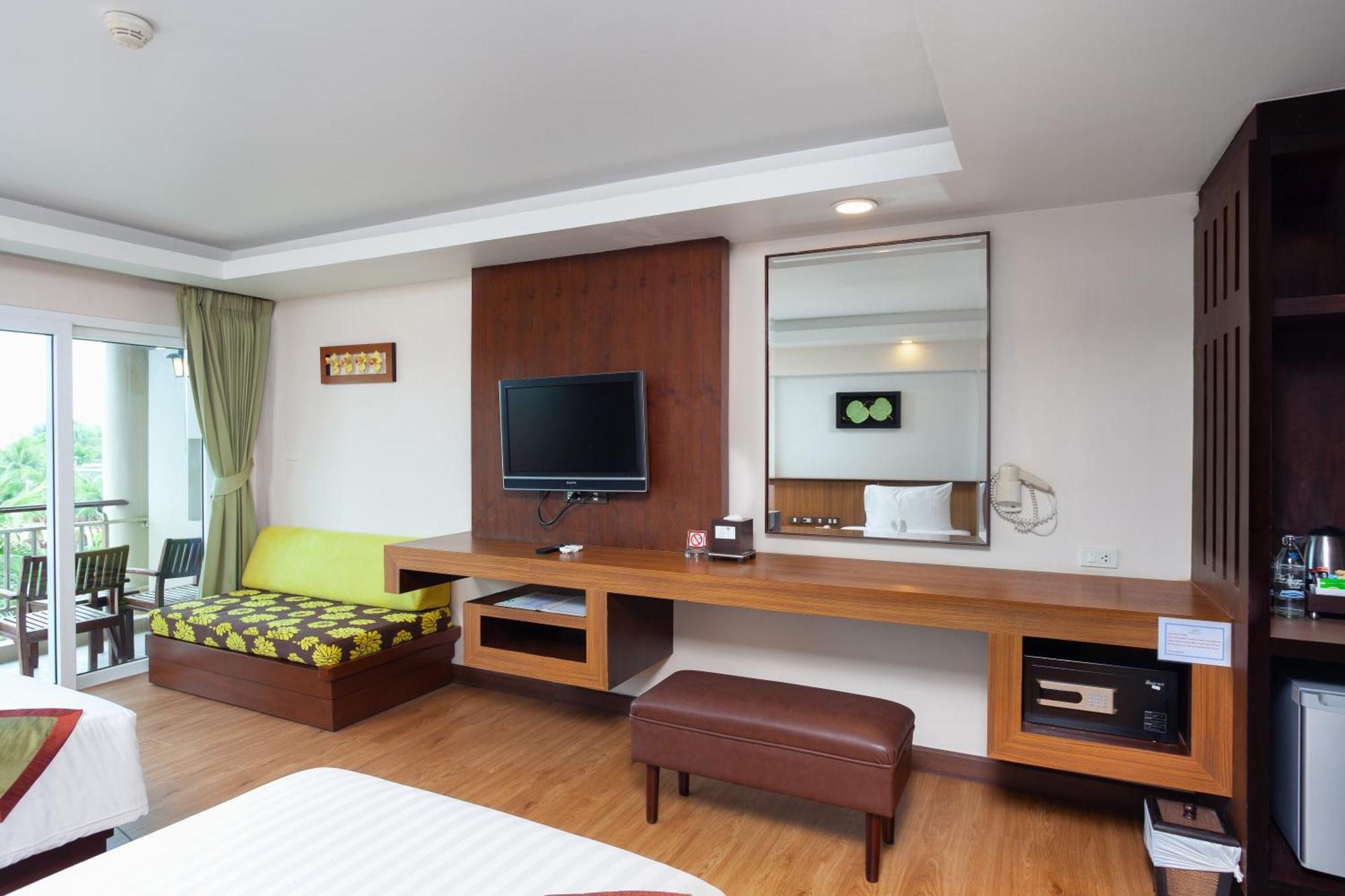 Thanthip Beach Resort Patong Dış mekan fotoğraf