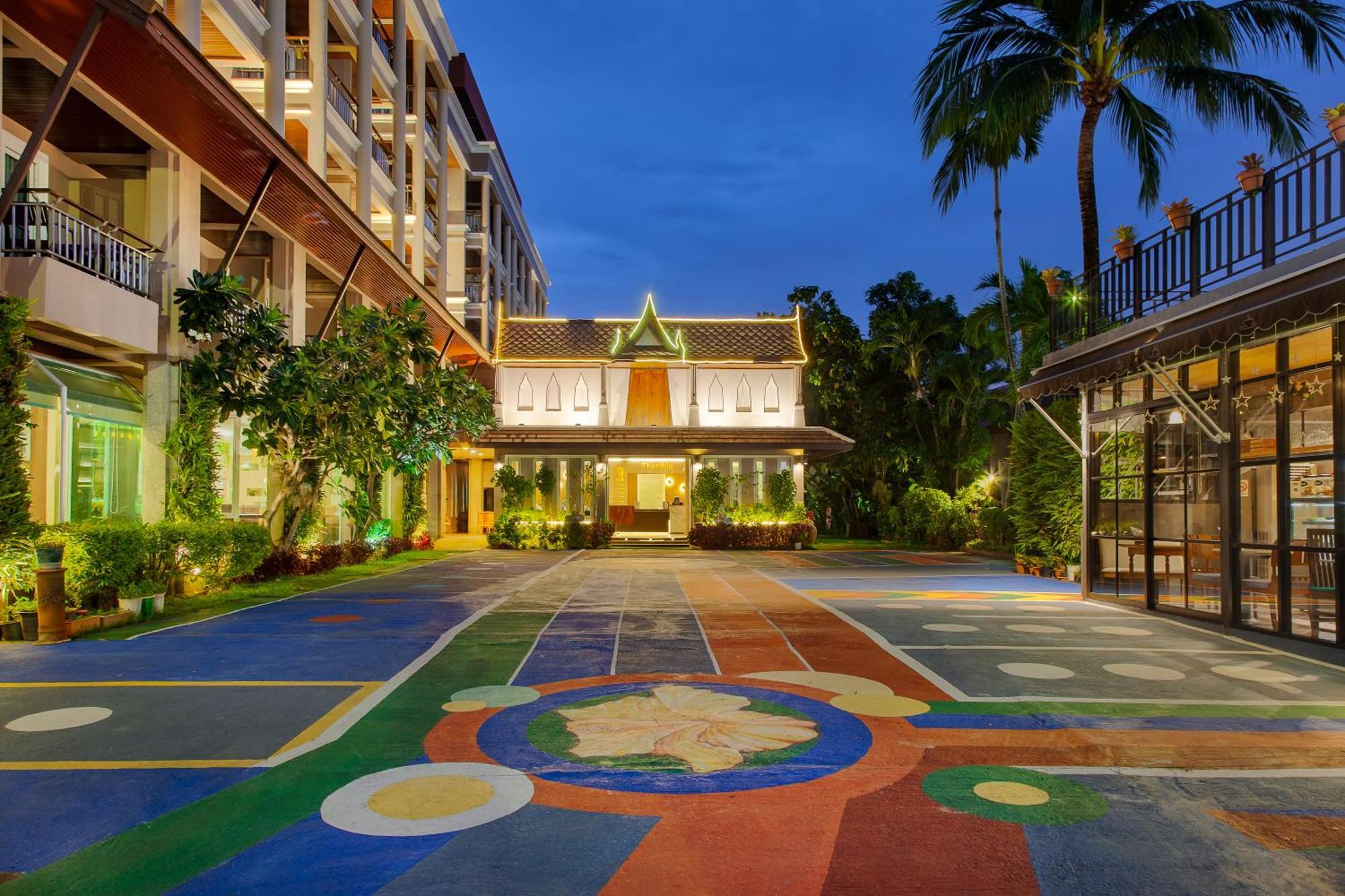 Thanthip Beach Resort Patong Dış mekan fotoğraf
